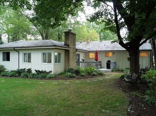 16268 W Arlington Dr, Libertyville, IL 60048