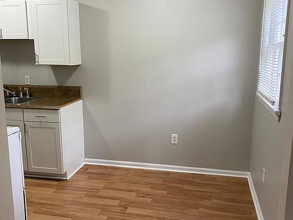 4th image of 1101 Ivy St SE APT 4