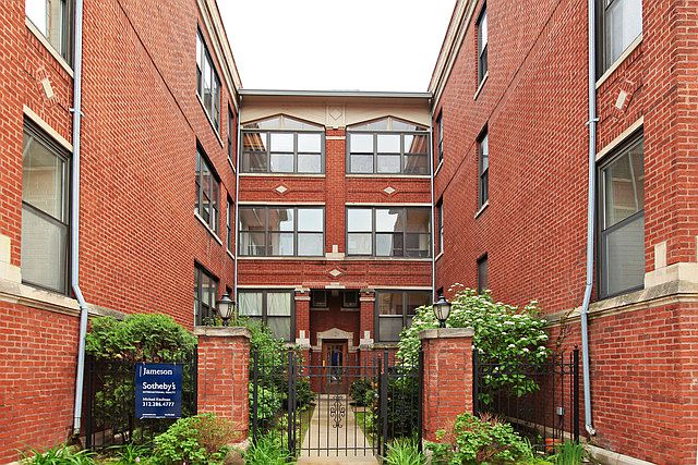 1st image of 1911 W Montrose Ave APT 3