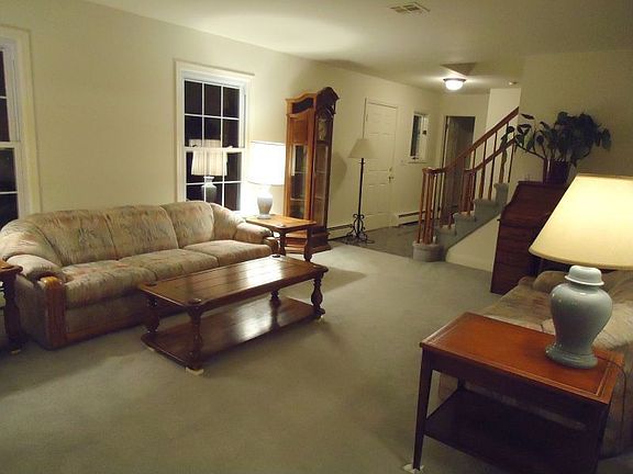 3rd image of 12 London Ct