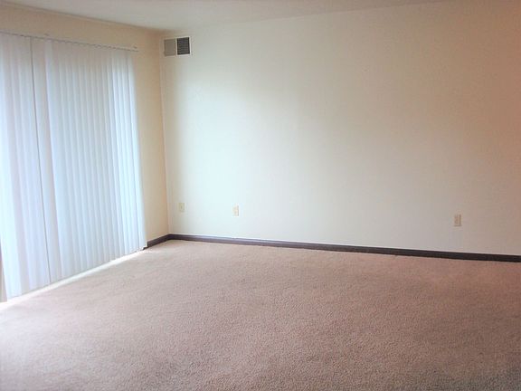 2nd image of 831 7th St #Sw10