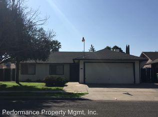 1404 Robinwood Way, Madera, CA 93638