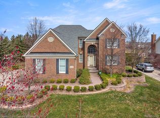 46384 Pinehurst Dr, Northville, MI 48168