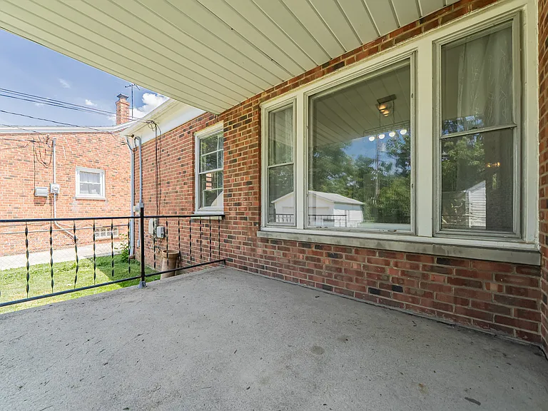 24111 Edgehill Dr — Photo 37