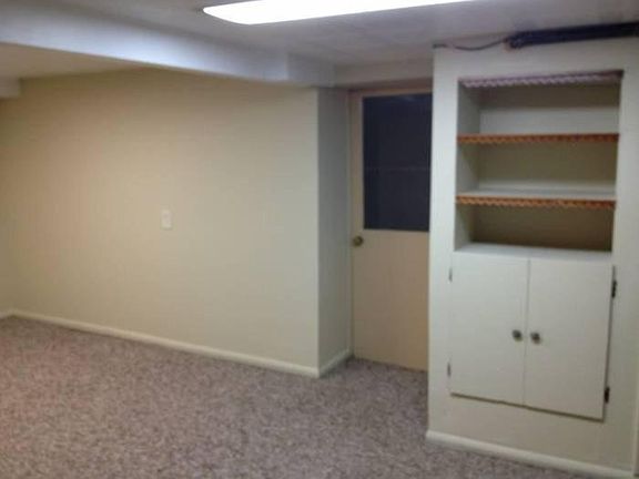 Finished Basement w/ 2 St