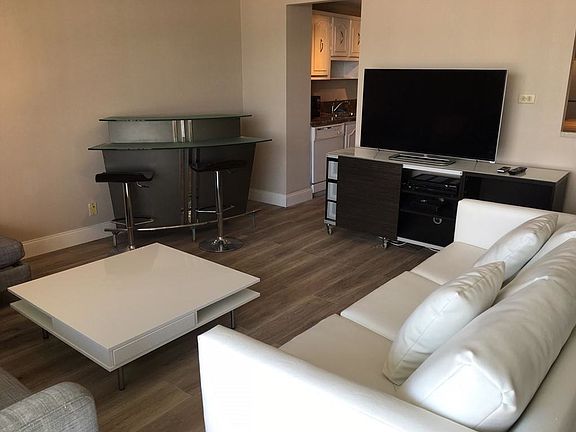 4th image of 1800 Collins Ave #223