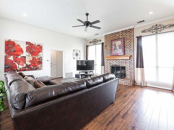 4th image of 768 Equestrian Dr