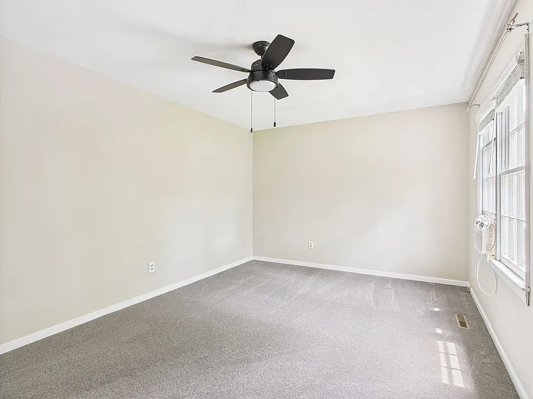 1917 Millsap Ln — Photo 18