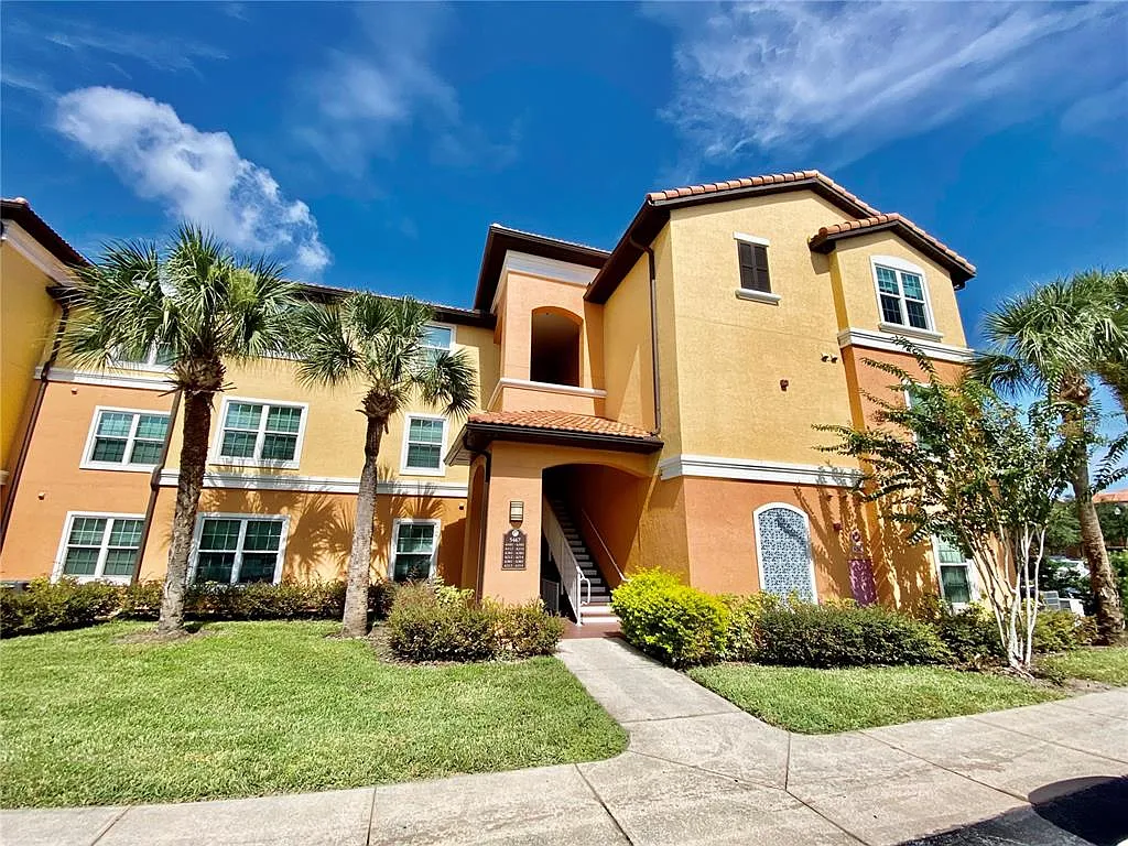 2 bed, 2.0 bath, 1004 sqft, $1,750 — Photo 2