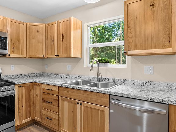 4th image of 657 Azuba Ave
