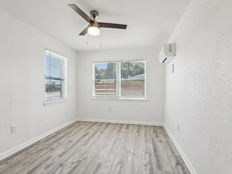 938 Brown Ave #103 — Photo 10