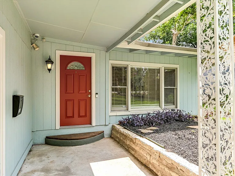 208 Braeswood Rd — Photo 3