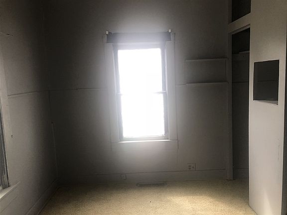 4th image of 1106 W Cave Springs Ave