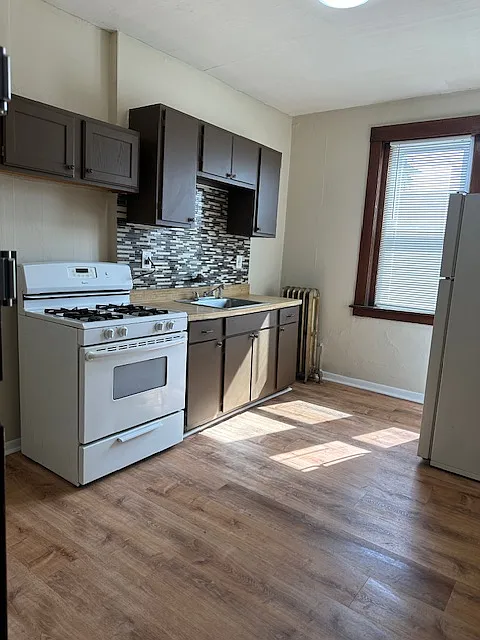 1 bed, 900 sqft, $1,200 — Photo 4