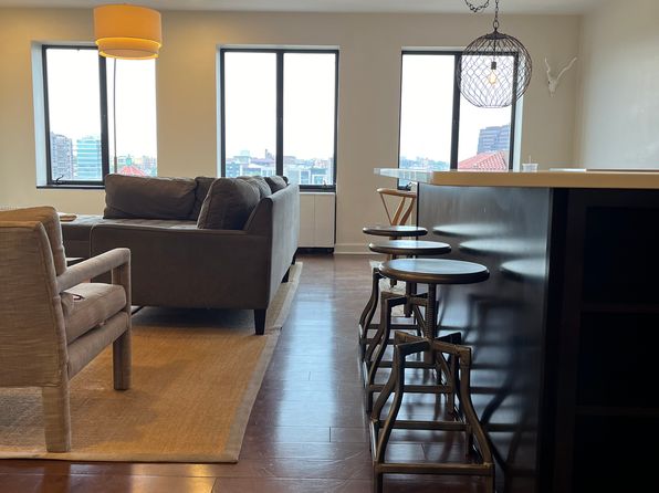 221 W 48th St APT 1404