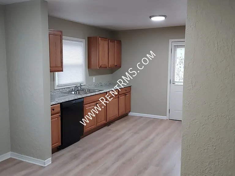 2430 SE Minnesota Ave — Photo 8