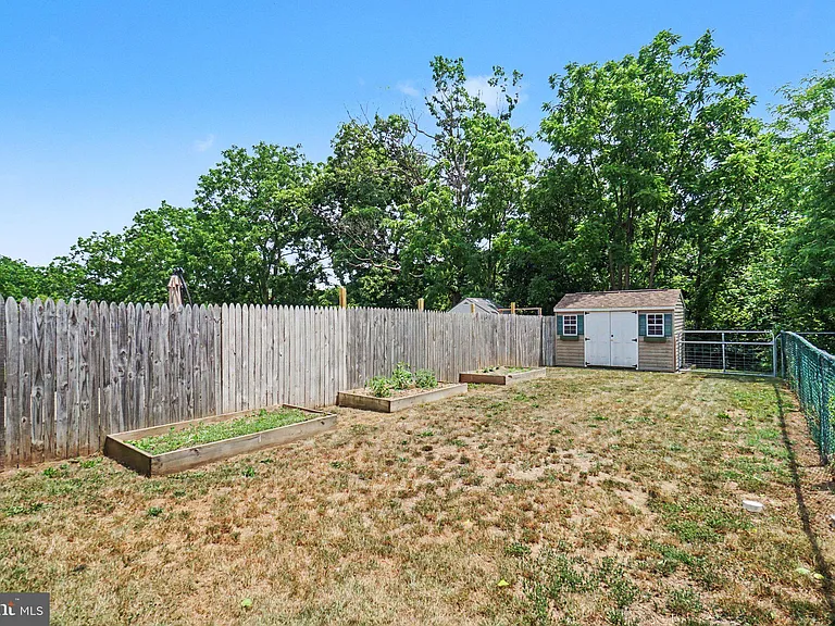 335 Cindy Dr — Photo 29