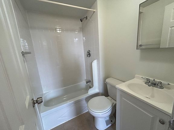 5th image of 410 S Atlantic Ave APT 5