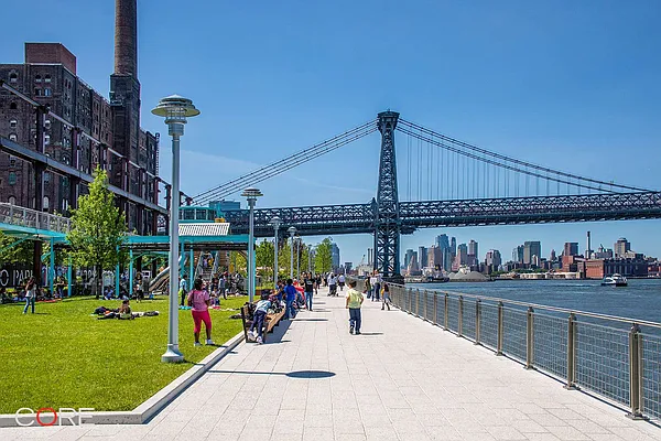 Rented by CORE | media 27