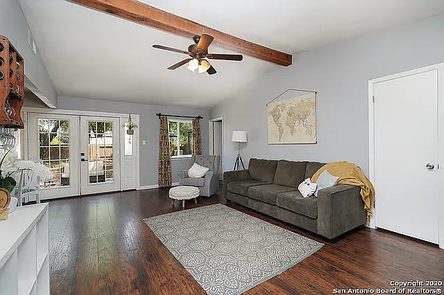 3 bed, 1880 sqft, $2,200 — Photo 3