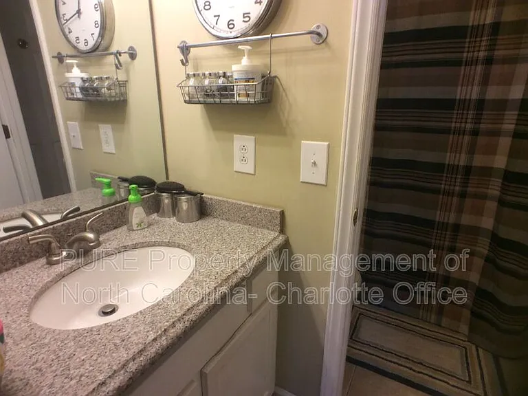 1109 E Morehead St #21 — Photo 16