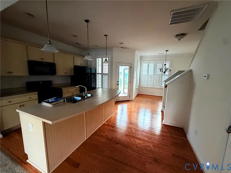 8217 Center Path Ln — Photo 9