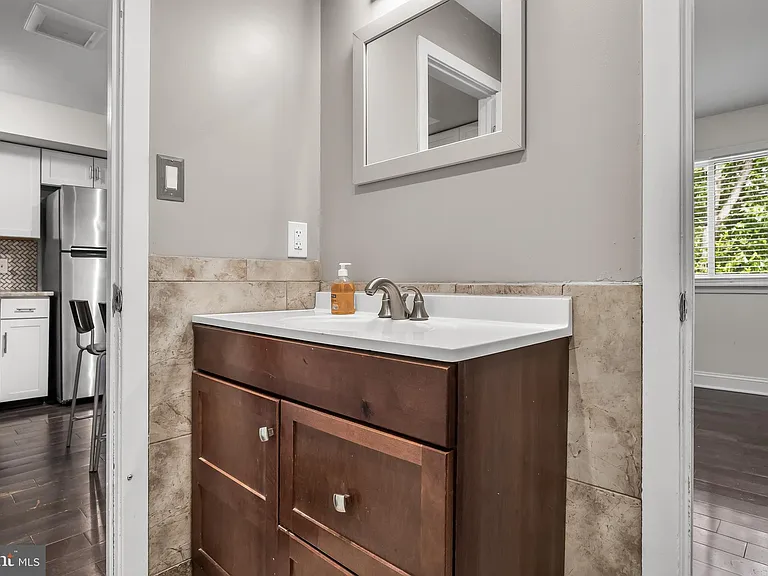 702 Abbey Ct — Photo 21