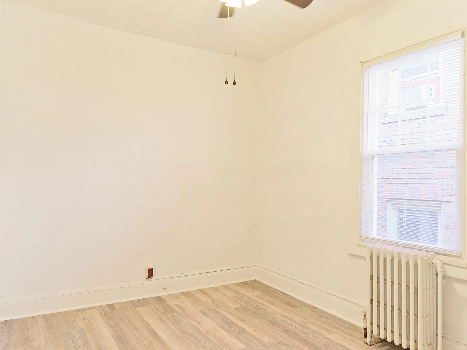 1 bed, 1100 sqft, $1,350 — Photo 3