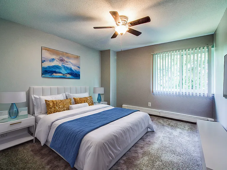 Hillcrest Club Apartments — Photo 36