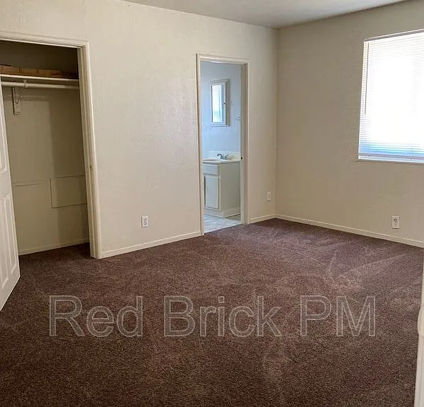 489 Cedar Ave — Photo 6