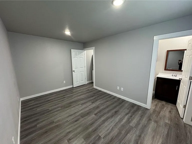 814 S Inglewood St — Photo 6