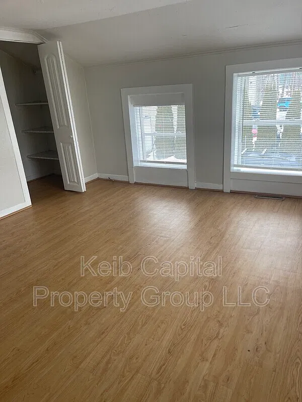90-92 Ford St — Photo 4