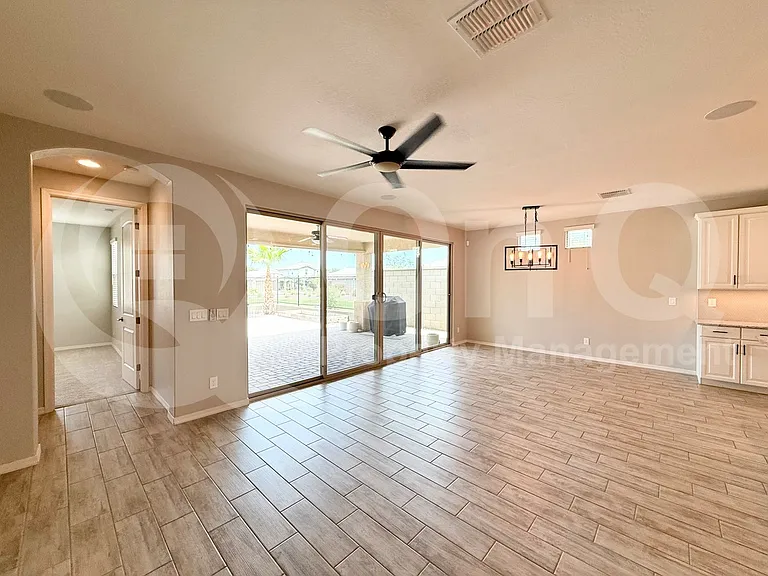41362 W Carlisle Ln — Photo 3