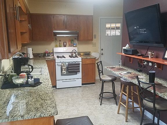5th image of 2131 Hill St