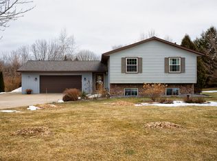 W259N8310 Homestead Dr, Lisbon, WI 53089
