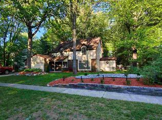 5712 Lantern Ln, Midland, MI 48642