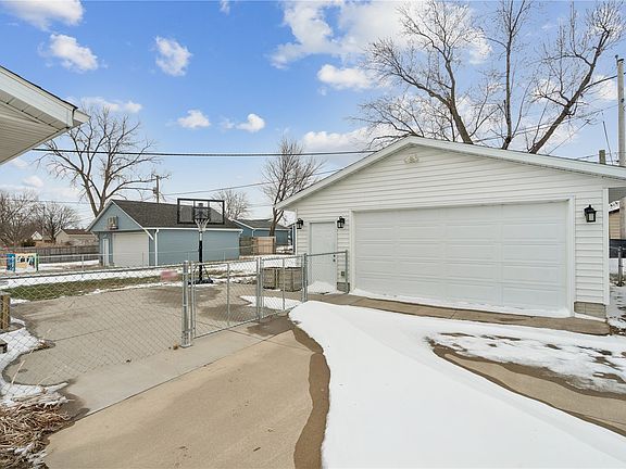 3rd image of 1305 Cress Pkwy