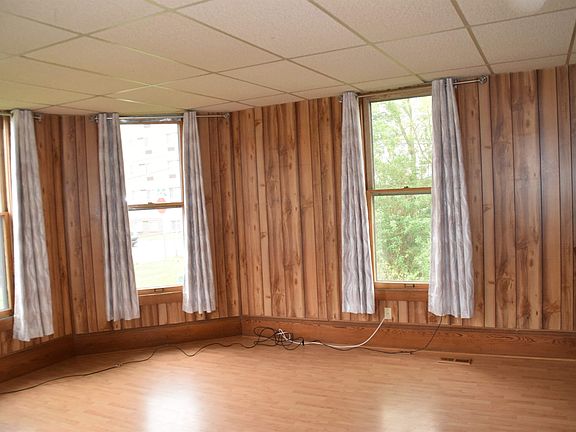 3rd image of 842 Bath Ave