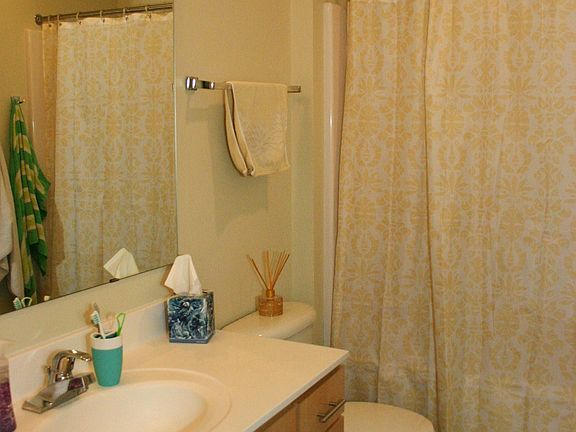 4th image of 1000 University Ave SE APT 216