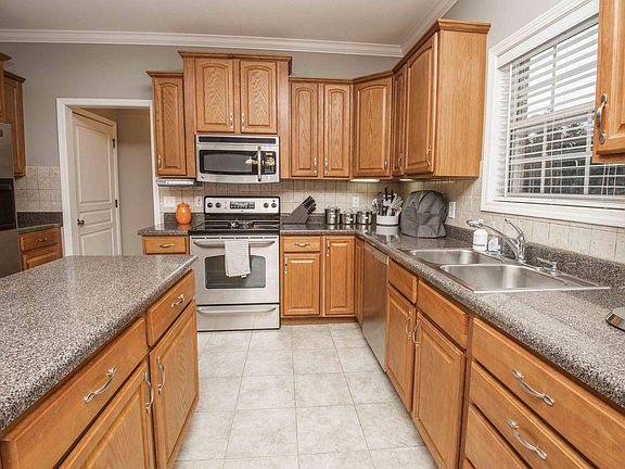 4th image of 7703 Twin Maple Dr