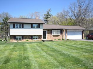 1157 E Hill Rd, Grand Blanc, MI 48439