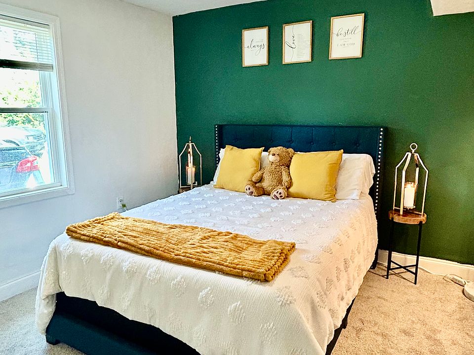 Prior pictures furnished to give you an idea of the large spacious apartment. Room comes unfurnished.