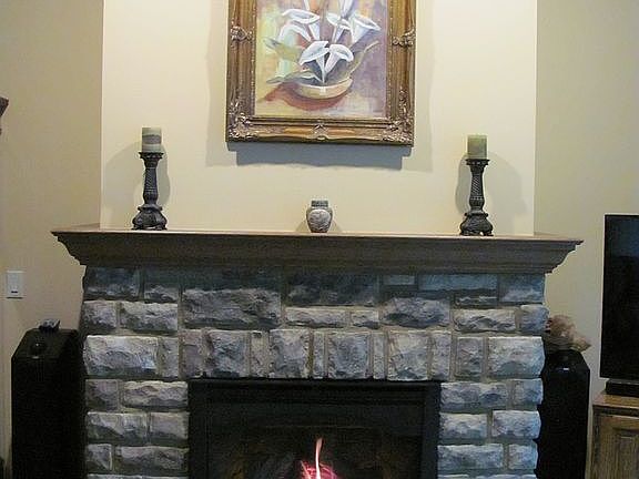 2nd image of 20 W Bobcat Ct