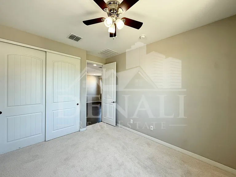 1729 W Myrna Ln — Photo 23