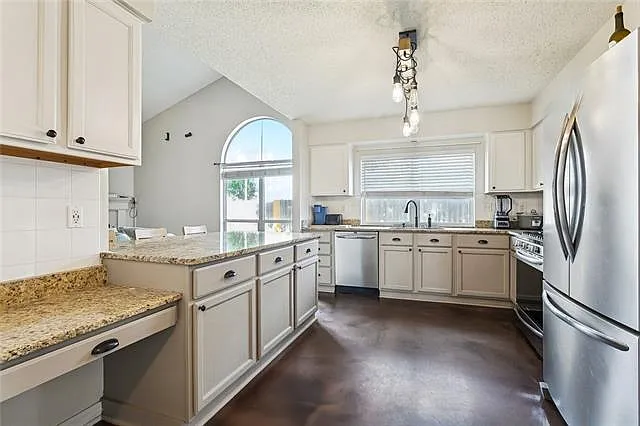 3001 Meadow Lake Dr E — Photo 5