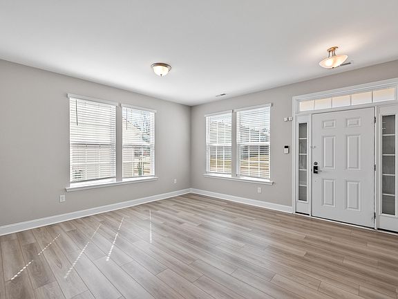 5th image of 93 Spring Crest Dr