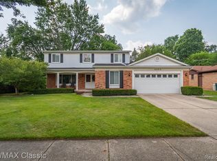 6925 Emerald Shores Dr, Troy, MI
