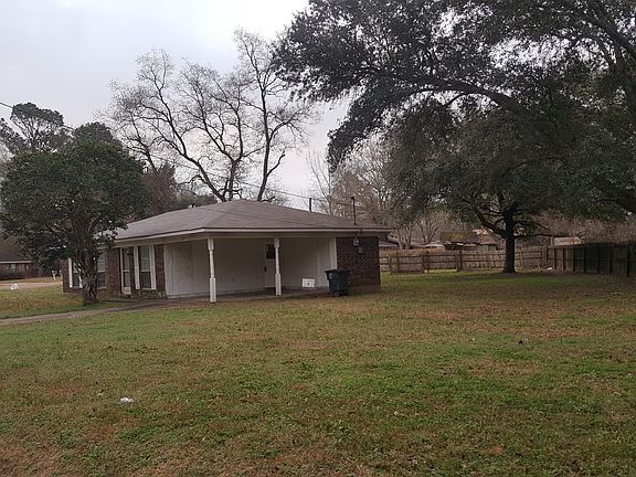 2nd image of 1625 W Court Dr