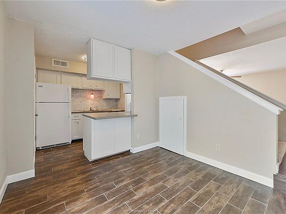 3rd image of 4515 Carter Creek Pkwy APT 5
