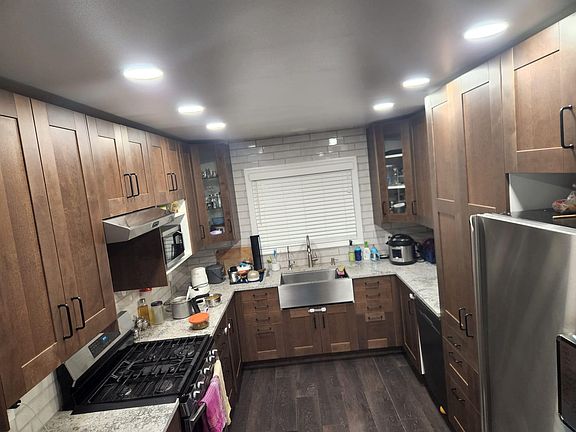 3rd image of 1539 Endicott Dr